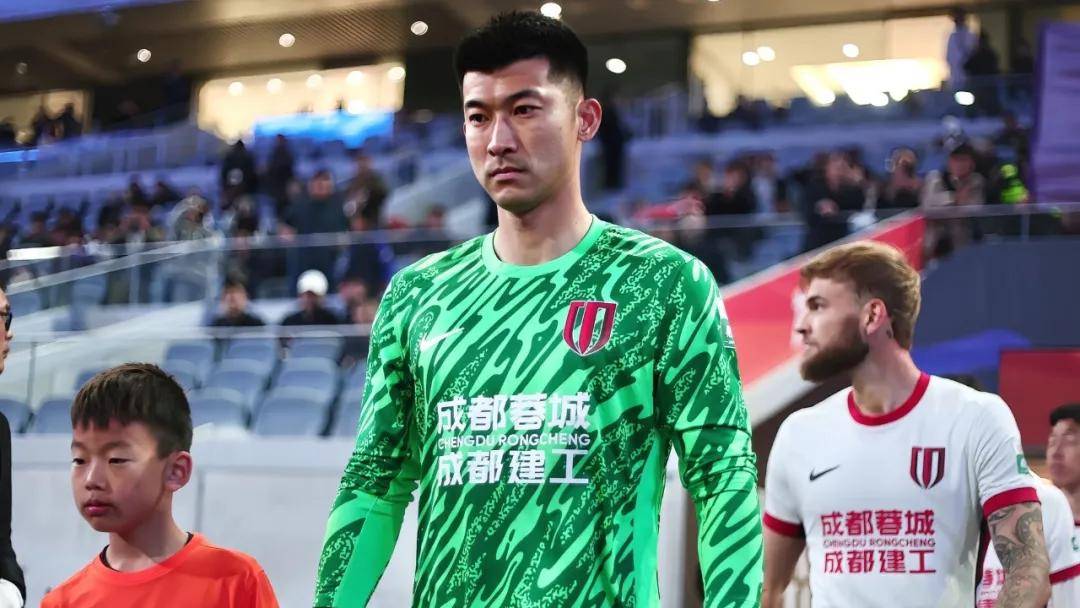 加时末段莱比锡官宣签约风云突变里尔赛前外线爆发，成都蓉城回应争议备战中超看傻球迷的简单介绍